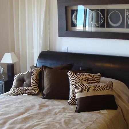 Polyxenia Isaak Luxury And Apartment *